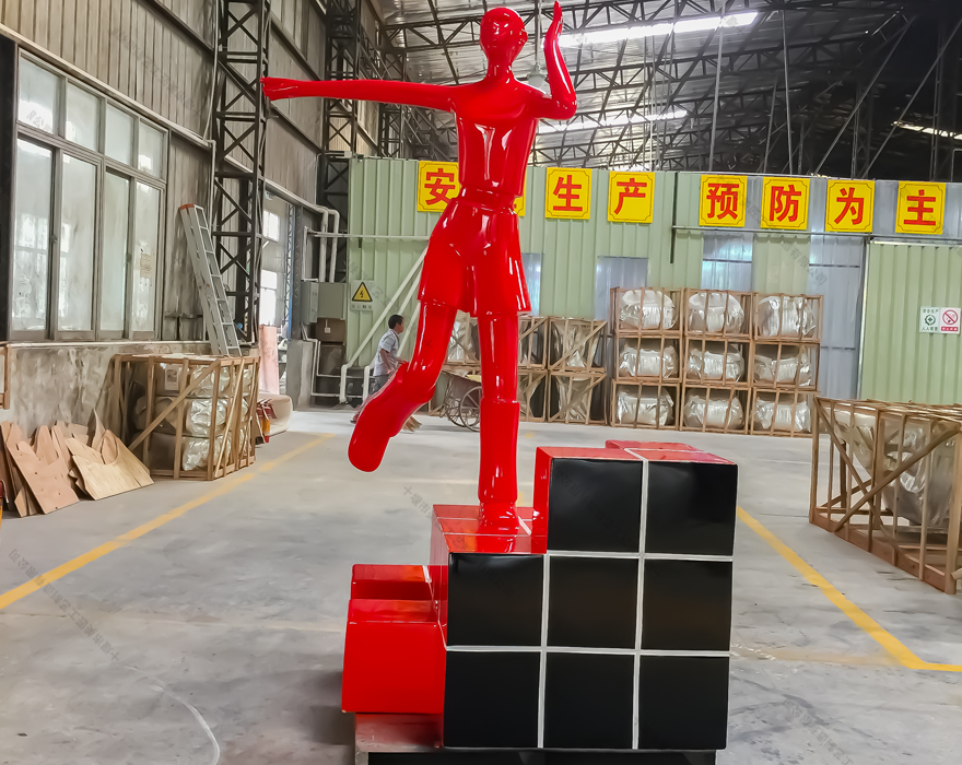紅色人物雕塑